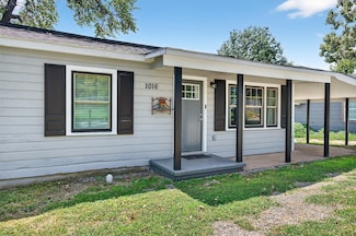 1016 W Hanna St, Denison, TX 75020