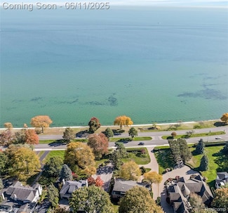 561 Lake Shore Rd, Grosse Pointe Shores, MI 48236