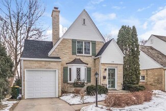 158 Kensington Dr, Madison, WI 53704