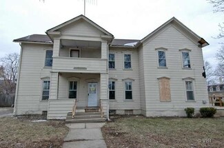 352 Prairie St, Elgin, IL 60120