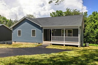 12 Mcarthur St, Staunton, VA 24401