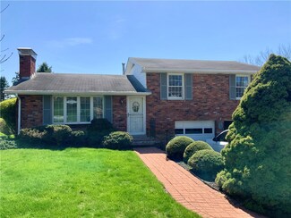 122 Oak Hill Dr, Washington, PA 15301