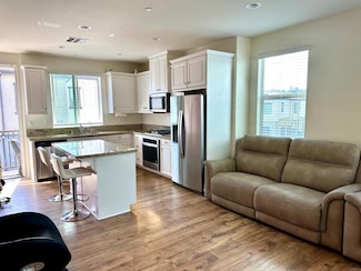 2472 Solara Ln, Vista, CA 92081