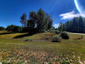 1501 S Montmorency Ln, Suttons Bay, MI 49682