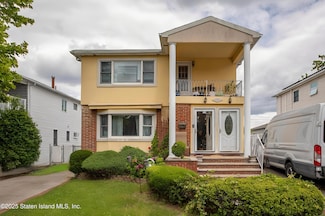 27 Bascom Place, Staten Island, NY 10314