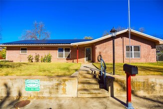 405 W Neely Ave, Comanche, TX 76442