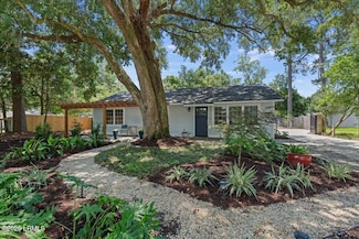 602 Huguenin Dr, Beaufort, SC 29902