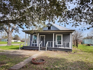 506 9th St, Hempstead, TX 77445