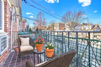 20-39 49th St, Long Island City, NY 11105