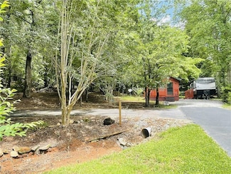 95 Hill Crest Ct, Cleveland, GA 30528