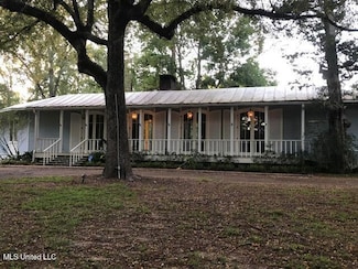 108 Dana Rd, Natchez, MS 39120