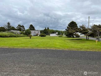 34 Main St, Pacific Beach, WA 98571