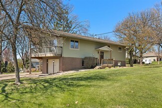 6806 NW 54th Ct, Johnston, IA 50131