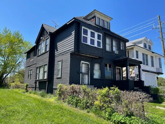 2677 Crane St, Detroit, MI 48214