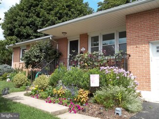 713 New St, Akron, PA 17501