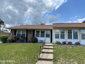 8A Edinburgh Ln Unit A, Manchester, NJ 08759