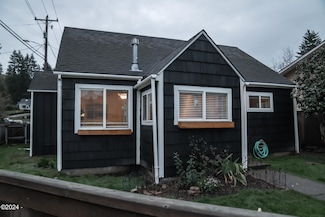 1126 NW A St, Toledo, OR 97391
