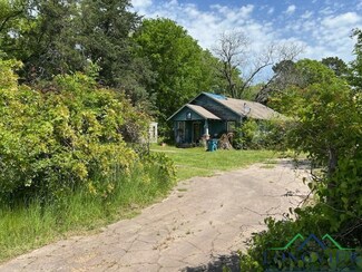 518 N Live Oak St, Carthage, TX 75633