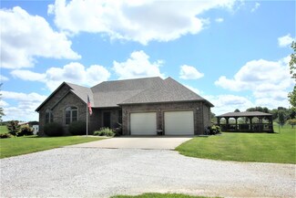 750 Division St, Sparta, MO 65753