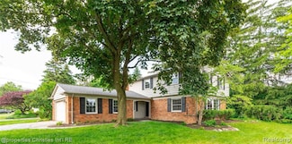 4770 Hedgewood Dr, Bloomfield Hills, MI 48301
