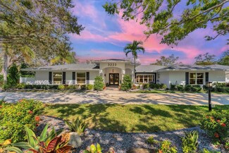 3223 W Forest Lake Cir, Sarasota, FL 34232
