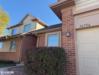 16756 Country Ridge Ct, Macomb, MI 48044