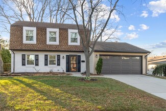 8 Emerson Dr, Schaumburg, IL 60194