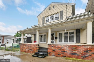1114 W Arch St, Coal Township, PA 17866