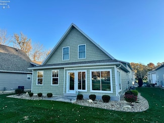 2172 E Sand Rd, Port Clinton, OH 43452
