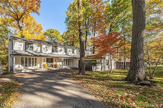 433 Whippers In Ct, Bloomfield Hills, MI 48304