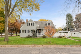 2011 Strong Ave, La Crosse, WI 54601