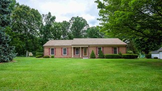 101 Robinhood Ln, Narrows, VA 24124