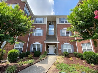 6981 Hanesbrook Cir Unit 202, Clemmons, NC 27012
