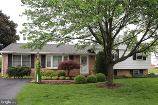 321 Bareview Dr, Leola, PA 17540