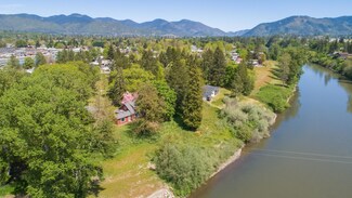 1215 Summer Ln, Grants Pass, OR 97526