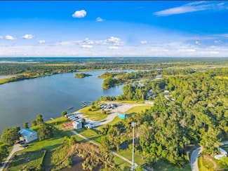 1322 Clear Lake Rd, Highlands, TX 77562