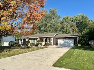 42 Walnut St, Tiffin, OH 44883