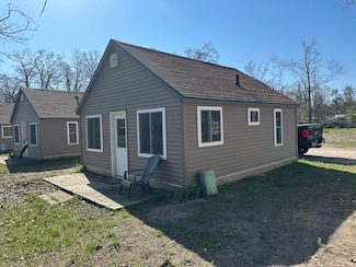 5115 S Straits Hwy, Indian River, MI 49749
