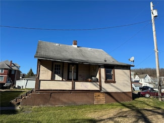 220 E Jackson St, Houston, PA 15342