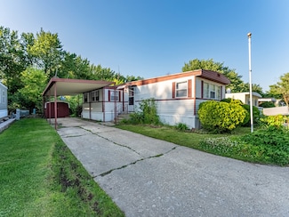 2571 Lilac Ln, Sycamore, IL 60178