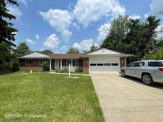 1045 N Pinecrest Ln, Grand Blanc, MI 48439