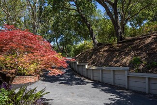 10415 Berkshire Dr, Los Altos, CA 94024