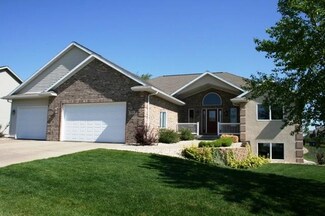 2016 Sandhill Dr, Prairie Du Sac, WI 53578