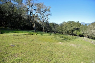 279 Clear Ridge Dr, Healdsburg, CA 95448