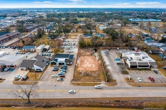 213 W College St, Lake Charles, LA 70605
