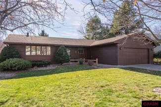 205 Ledlie Ln, Mankato, MN 56001