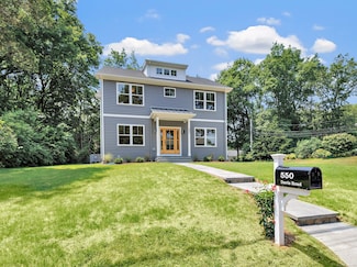 550 Davis Rd, Fairfield, CT 06825