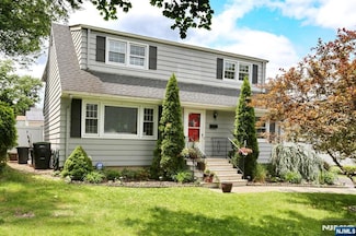 138 N Vivyen St, Bergenfield, NJ 07621