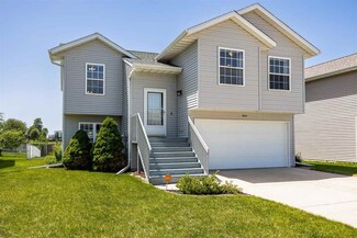 3015 Russell Dr, Iowa City, IA 52240
