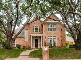 5009 River Bluff Dr, Fort Worth, TX 76132